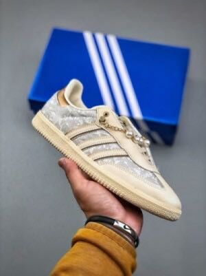 WMNS Adida s Samba Clover Desert Sneakers