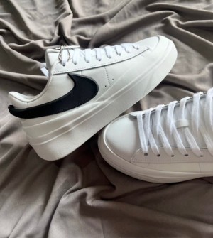 NIKEEE BLAZER LOW PHANTOM WHITE BLACK