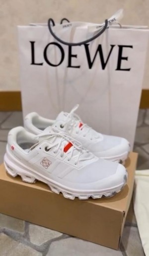 On Cloud Running Loewe x Cloudventure White