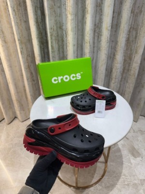 Crocccs mega crush clogs black varsity red for her wmn