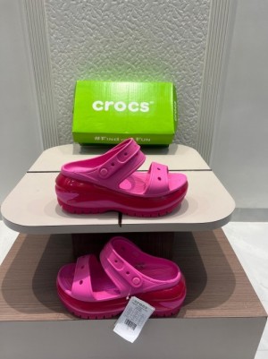 Crocccs Mega Crush Sandal pink