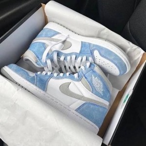 Nik_e Air Jordan Retro 1 High Hyper Royal Semi UA 