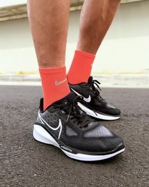 Nikee Vomero 17 Wide Black White 101