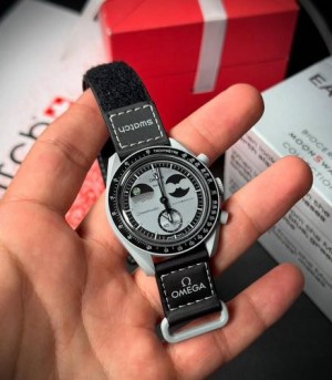 OMEG A SWATC H SUN MOON