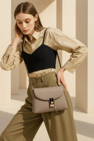 Liora Cute Handbag With Shoulder Strap Camel B104