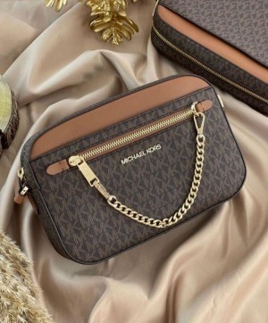 MICHAEL_KORS_JET SET CAMERA CROSSBODY WITH OG BOX AND DUST BAG 1303