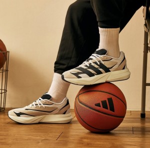 Adidas mans light blaze sneakers beige