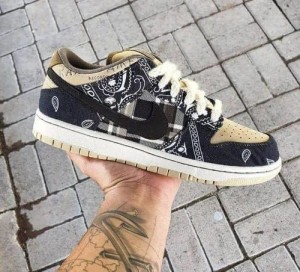 nike sb dunk low X bandana travis scott