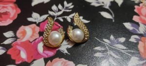 Golden shiny pearl stone tops