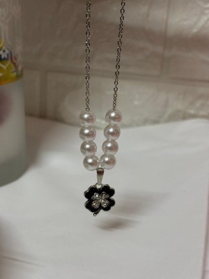 Silver chain pearl with black light flower necklace