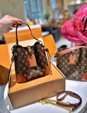 Louis_Vuittion_Bucket_Bag_With_Box_DustBag
