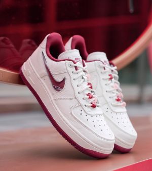 NK AIR FORCE 1 LOW VALENTINES DAY [WHITE  RED] FOR HER 907025