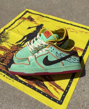 Nikee Sb Dunk Low Rodeo Tourmaline