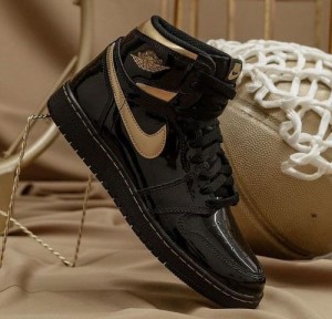 Nikee Air Jordan 1 High Metallic Black Gold Semi UA