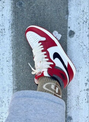 NIK E AIR JORDAN RETRO 1 LOST N FOUND SEMI UA