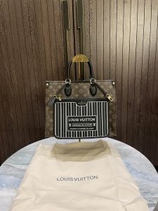 Louis_vuitton Tote bag with pouch 511