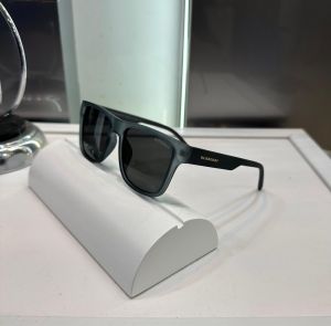 Burberr y All Grey Luxury Shade 4395