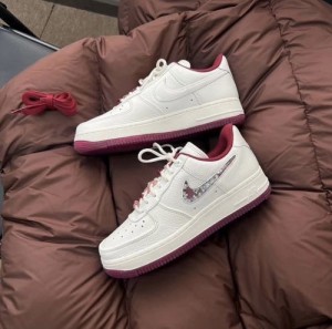 NIKEE AIRFORCE 1 VALENTINES DAY SEMI UA