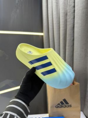 Adida s Superstar Core Slides