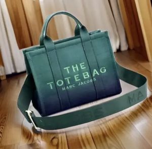 THE MARC JACOB.S GREEN PREMIUM TOTE BAG WITH OG DUST BAG