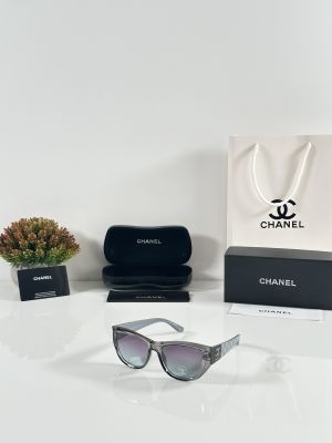 Chanel_WMNS_0688_Grey_Green_DC