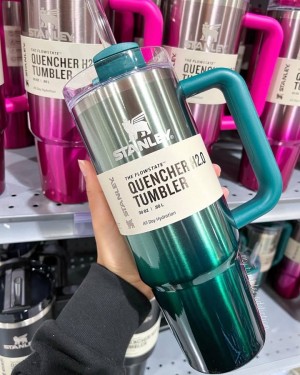 Stanley Quencher Tumbler Camelia Gradient Green