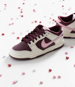 Nike SB Dunk Low Valentine Day