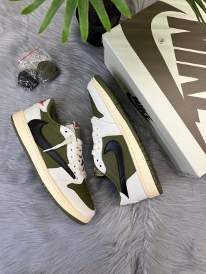 Nik e Air Jordan 1 X Travis Scott Medium Olive Sneakers