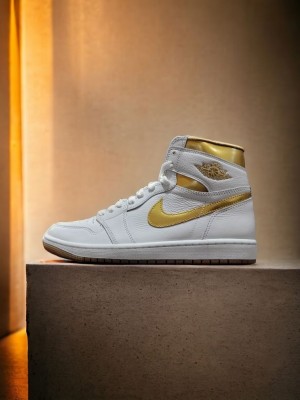Nikee Air Jordan 1 High Metallic Gold