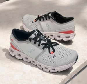 ON Cloud X 4 training trainers in grey and red