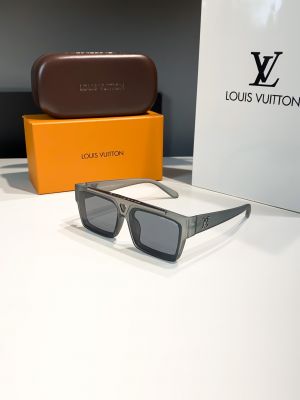 Louis_vuitton_grey_1984