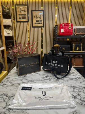 Marc Jacob The Tote Bag Medium With Box And Dust Bag (Black)