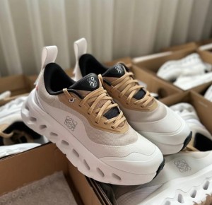 On Cloud Tilt X Loewe Tan Gum