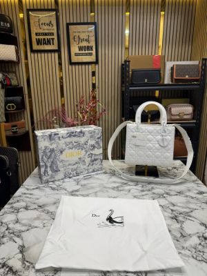 CHRISTIAN DIO_R LADY MATTE FINISH WITH OG BOX AND DUST BAG PREMIUM QUALITY (WHITE)