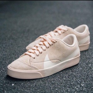 Nik_e WMNS Blazer City Low LX Guava Ice