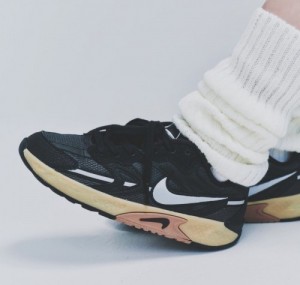 Nikee Jam Electric Black Gum