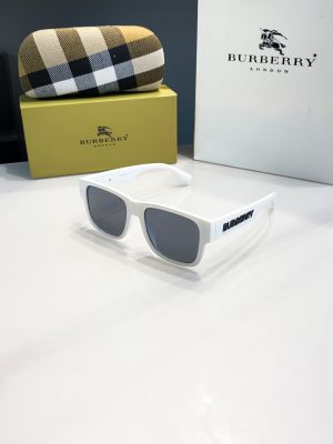 Burberry_white_black_4358