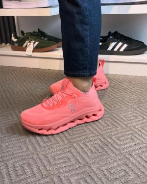 Loew_e x On Cloudtilt Pink Women Shoes