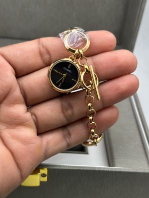 _Chanel_Gold_Black_Round_B6