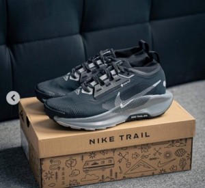 Nikee React Pegasus Trail 5 GTX Trainer Black White 210 royal Nikee React Pegasus Trail 5 GTX Trainer Black White 210 royal
