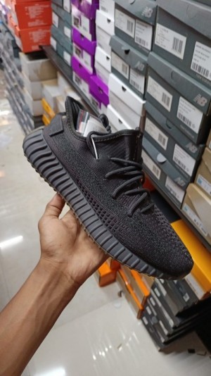 Adidass Yeezy Boost 350 V2 Black Cinder Semi UA 195 royal Adidass Yeezy Boost 350 V2 Black Cinder Semi UA 195 royal