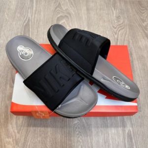 Nik e Offcourt Classic Black Grey Slides