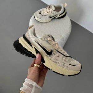 Nikee v2k run light beige black