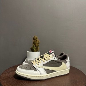 nik air jordan retro 1 low travis Scott x reverse mocha semi ua