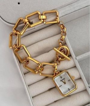 _Chanel_Gold-White_Square_5
