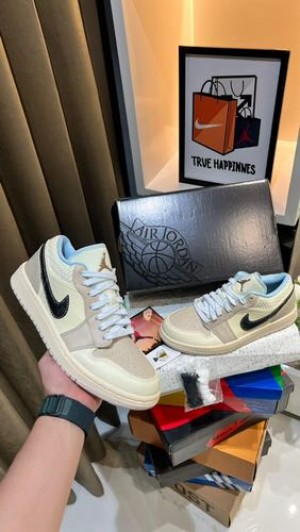 Nike Air JORDAN RETRO 1 Low SE SANDDRIFT GLACIER