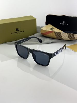 Burberry_black_white_4358
