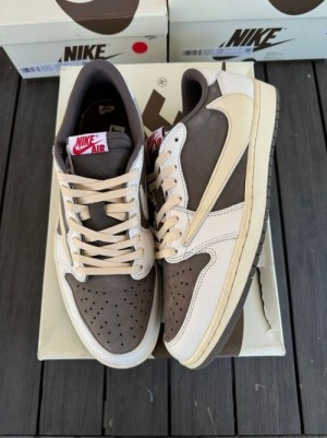 AIR JORDAN RETRO 1 LOW REVERSE MOCHA