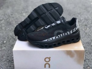 On Cloud monster Black White S T