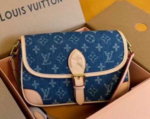 louis-vuitton ldiane monogram mirror bag with 45